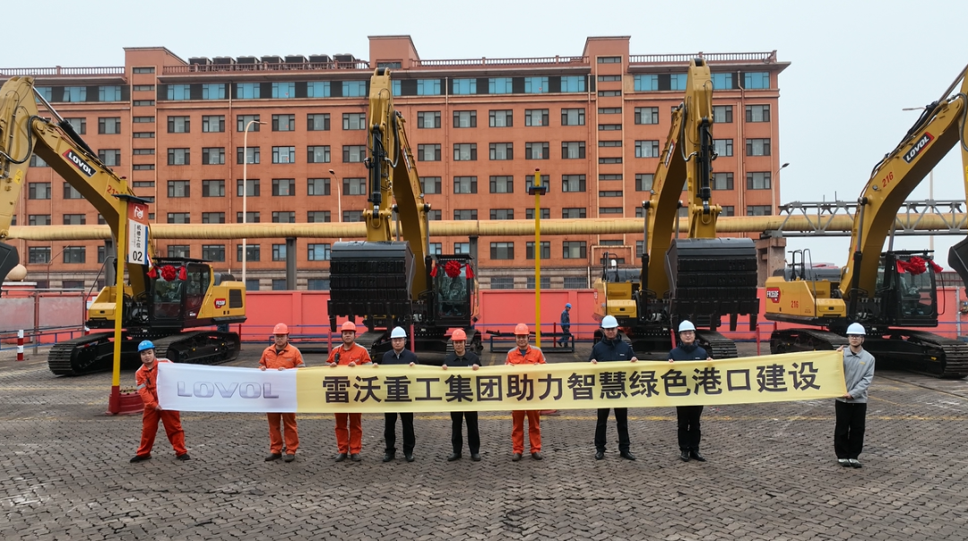 雷沃FR350F解鎖交機(jī)新姿勢，助力智慧綠色港口建設(shè)！